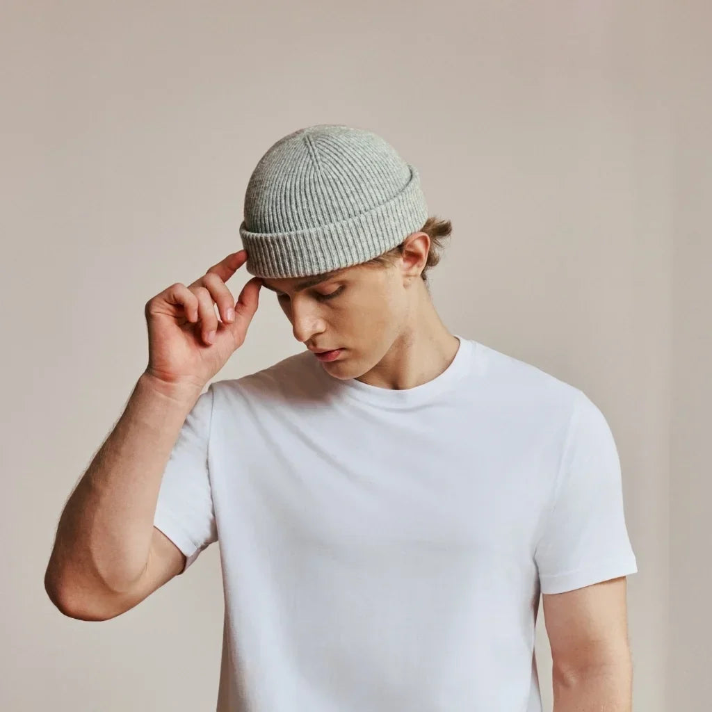 LIGHT GREY SHORT BEANIE