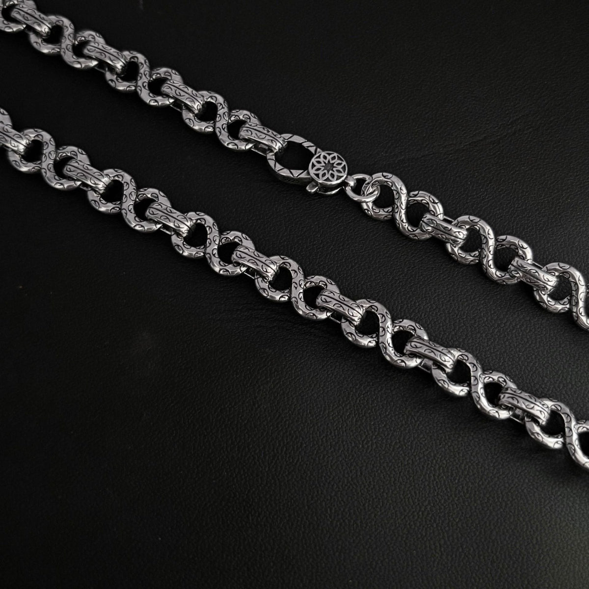 Chrome Hearts Retro Eternal Vine 8-shaped Necklace