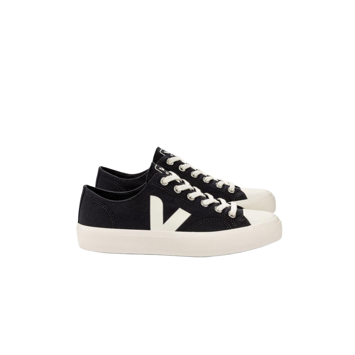 Veja Women's Wata II Low Canvas in Black Pierre
