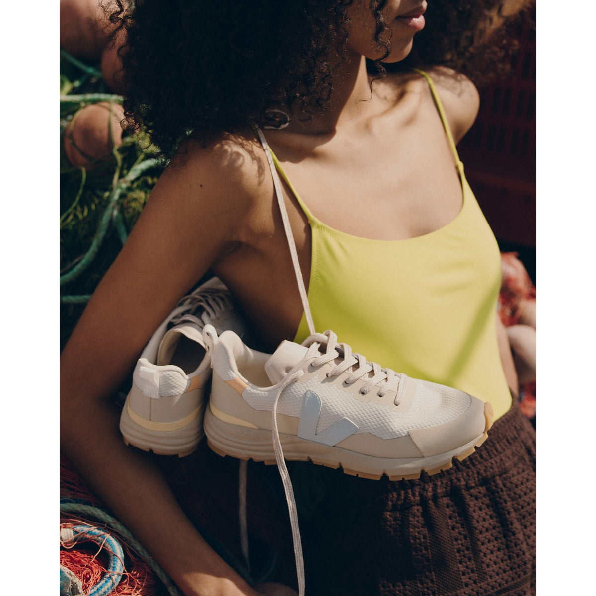 Veja Women's Dekkan Alveomesh in Gravel Ice